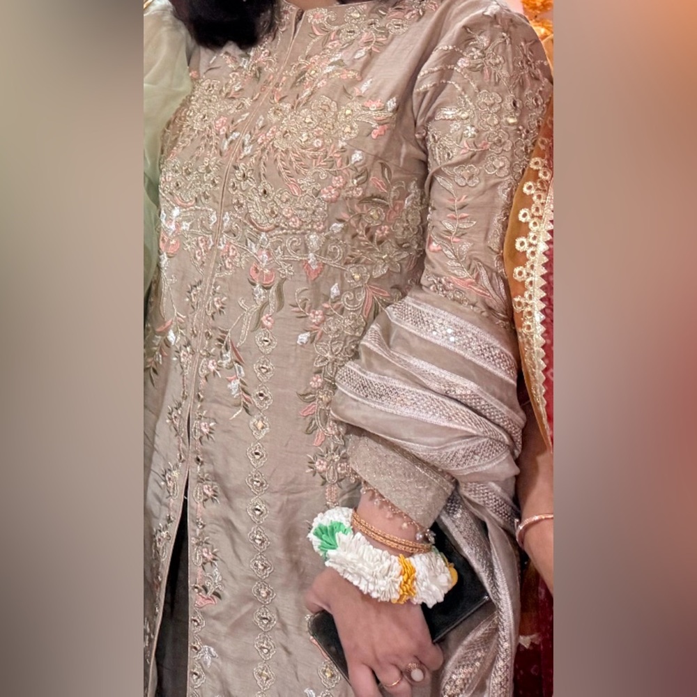 Elegant Embroidered Beige gold Dress Faiza Saqlain - Picture 9 of 12